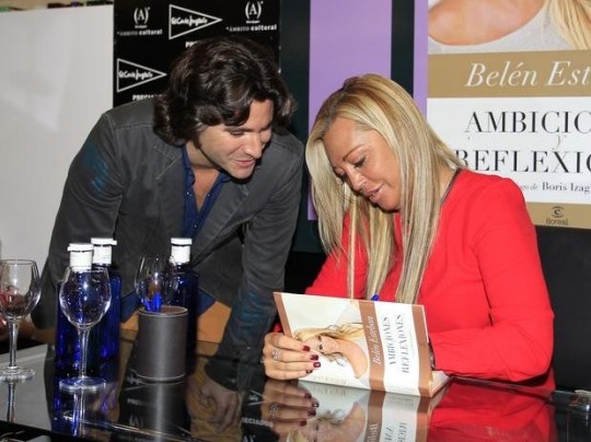 belen-esteban-en-la-firma-de-ejemplares-de-su-libro